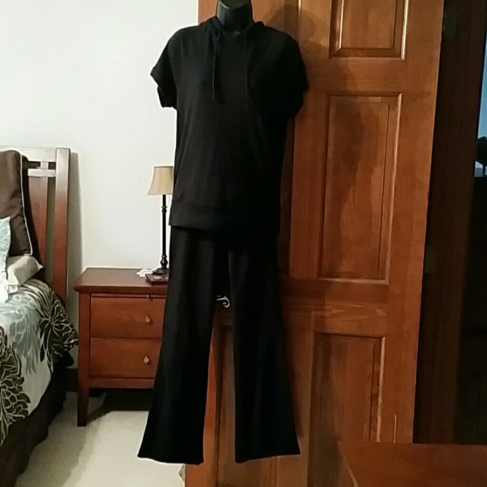 Short sleeve hoodie with matching pants